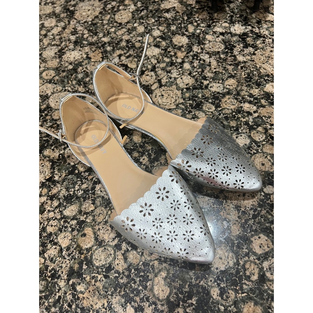 Old Navy Silver Metallic Laser Cut Pointy Toe Ankle Strap D'Orsay Flats 7